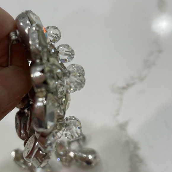 VINTAGE HEAVY CRYSTALS KRAMER NY BROOCH PIN & EARRINGS - Picture 9 of 10